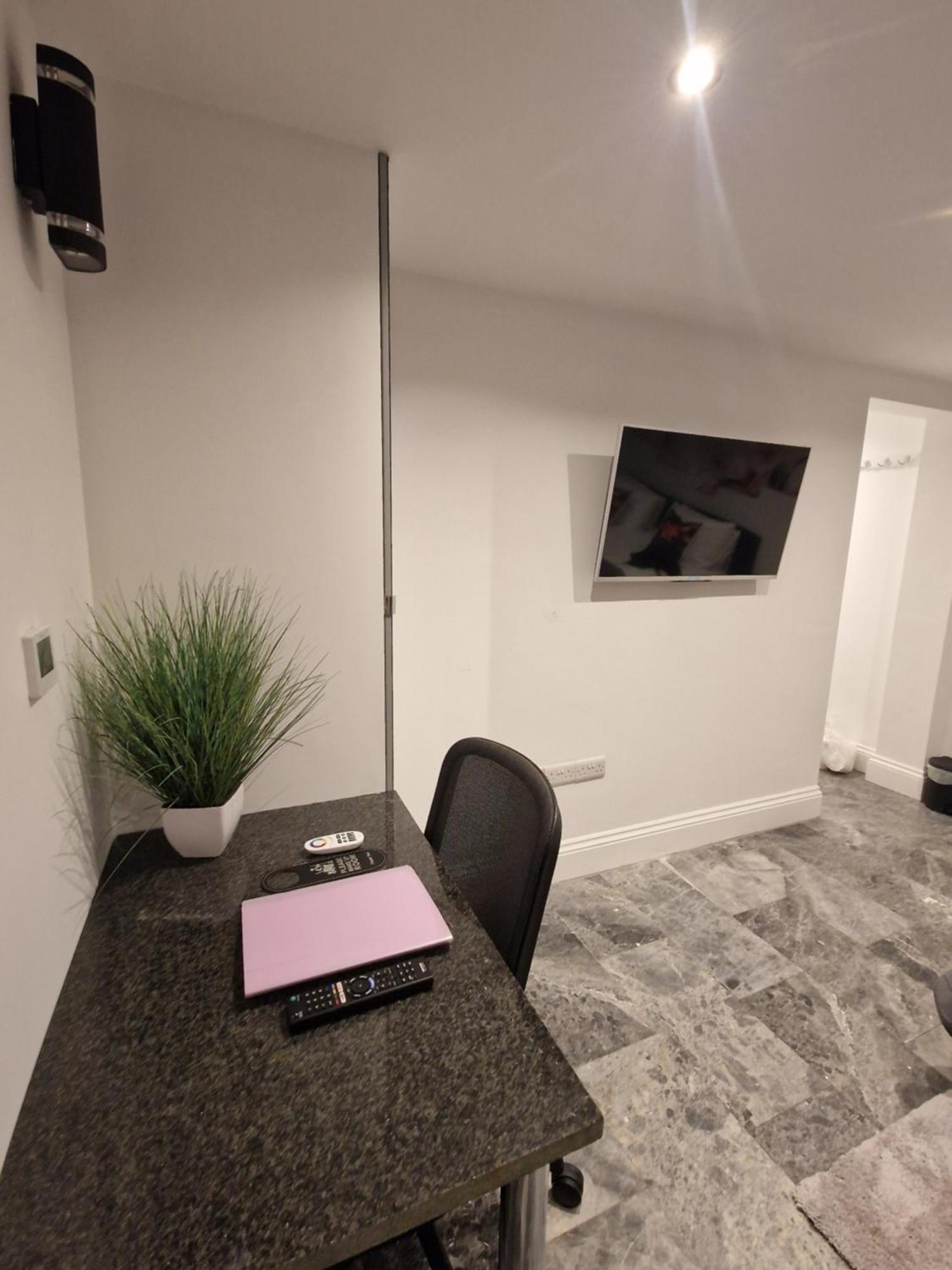 Posyrooms Manchester Exterior photo